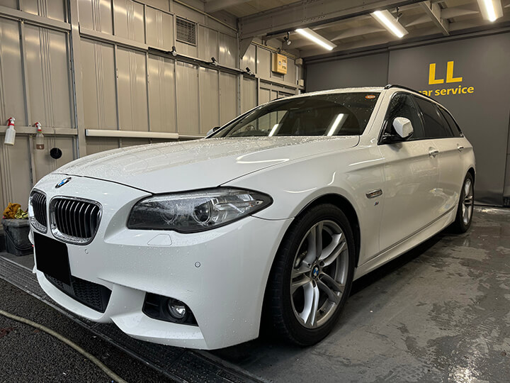 平成27年BMW5シリーズツーリングの前からの画像
